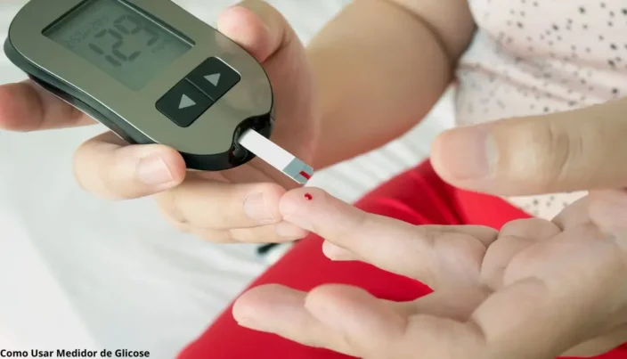 Como Usar Medidor de Glicose: Guia Prático e Eficiente 1 Aprenda como usar medidor de glicose de maneira simples e prática para controlar melhor os níveis de açúcar no sangue.